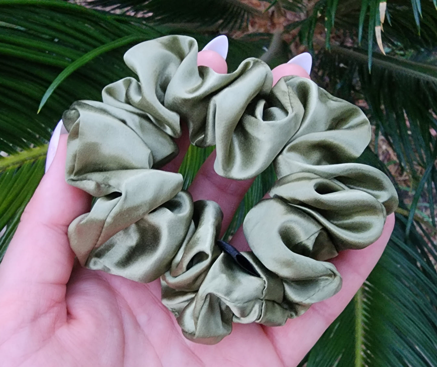 Botanical Classic Mulberry Silk Scrunchie
