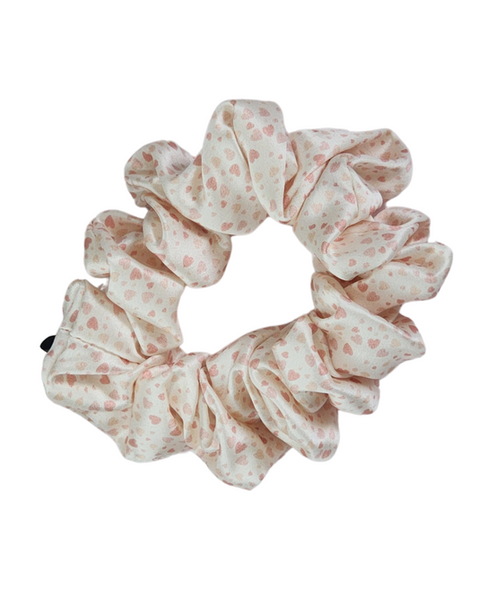Sweetheart classic mulberry silk scrunchie on white background – 22 momme silk scrunchie for women in Australia, soft hold, perfect for healthy hair styling.