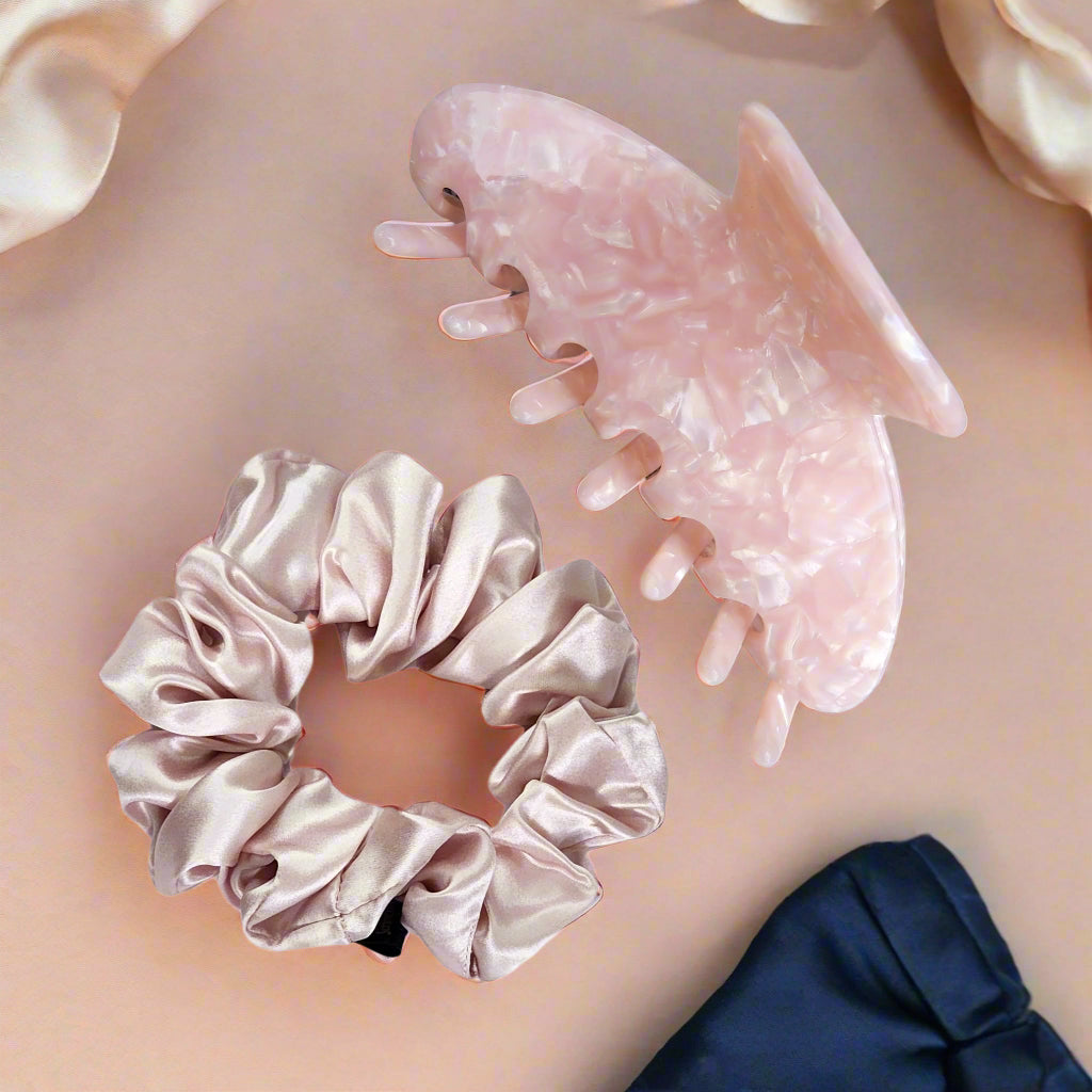 Mum’s Mini Silk Set – 22 momme Mulberry Silk Scrunchie and eco-friendly claw clip on pink background, luxury gift set for mums and bridesmaids in Australia.