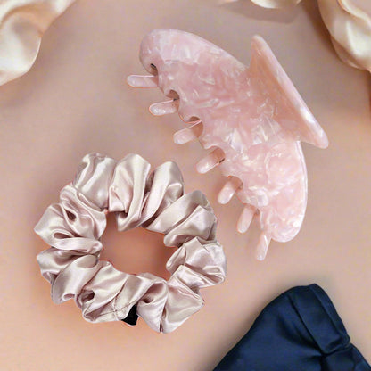Mum’s Mini Silk Set – 22 momme Mulberry Silk Scrunchie and eco-friendly claw clip on pink background, luxury gift set for mums and bridesmaids in Australia.
